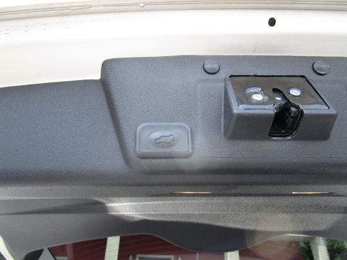 Used 2014 Buick Enclave Premium FWD image 25