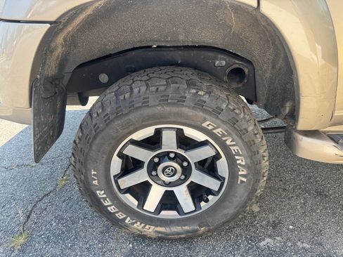 Used 2006 Toyota Sequoia SR5 AWD/4WD image 9