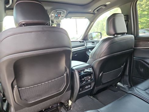 Used 2024 Jeep Grand Cherokee L Limited w/ Luxury Tech Group II AWD/4WD image 19