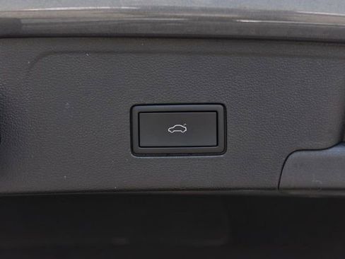 Used 2025 Volkswagen Atlas Cross Sport SE FWD image 25