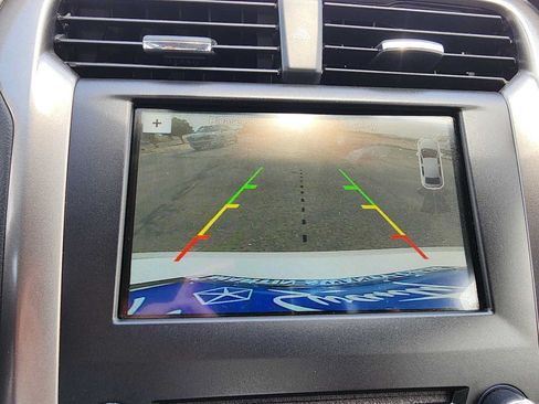 Used 2018 Ford Fusion SE w/ Fusion SE Technology Package FWD image 22