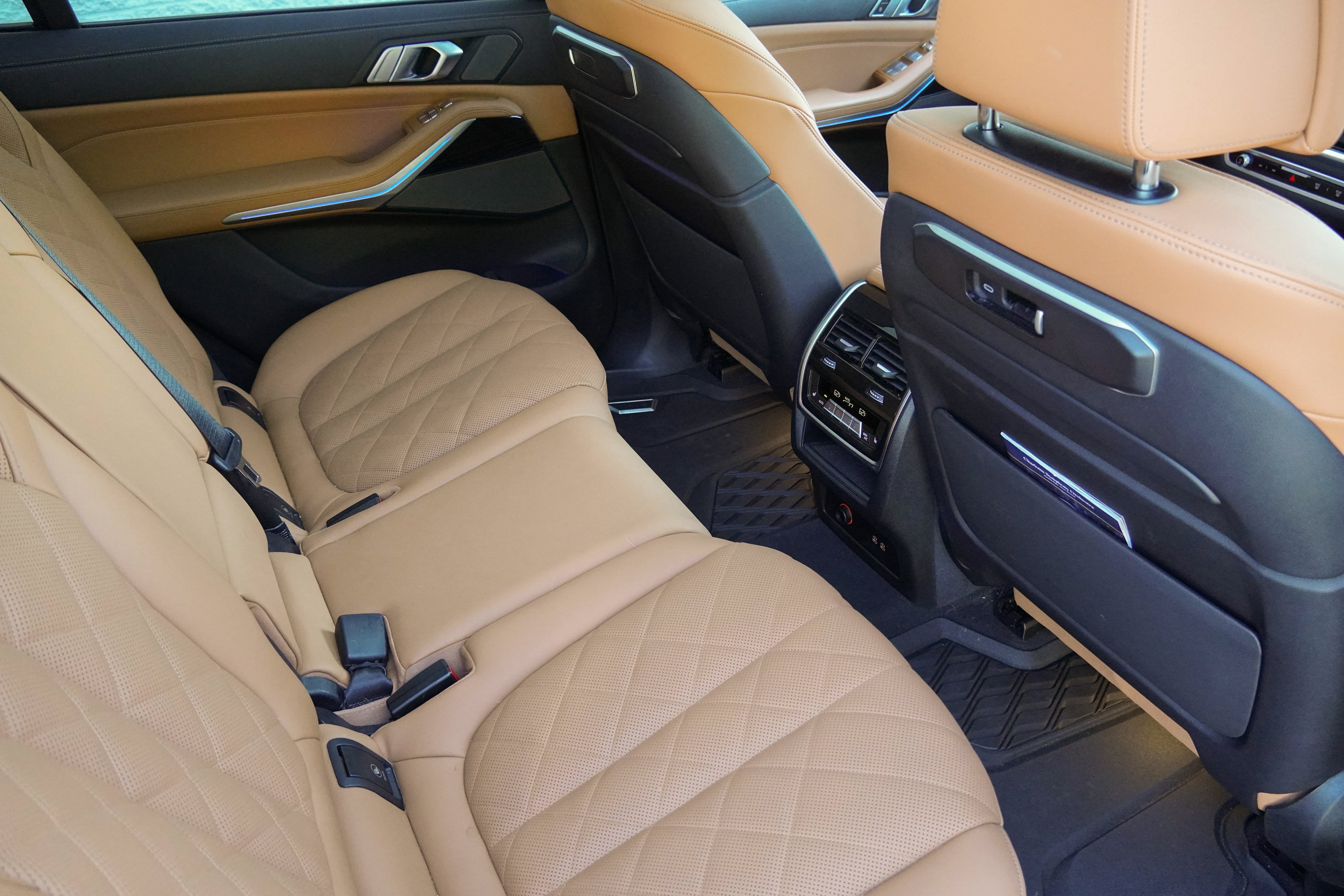 Certified 2024 BMW X7 xDrive40i w/ M Sport Package AWD/4WD image 32
