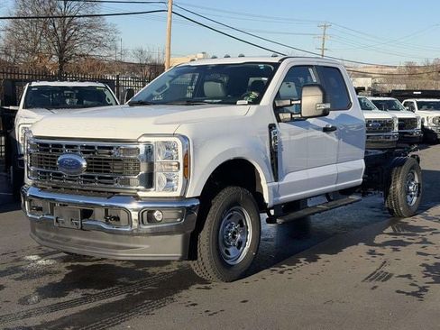 New 2025 Ford F350 XL w/ XL Chrome Package image 5