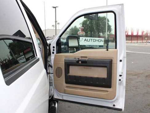 Used 2011 Ford F350 Lariat w/ Lariat Interior Pkg image 10