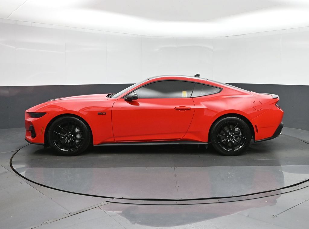 Used 2025 Ford Mustang GT Premium RWD image 4