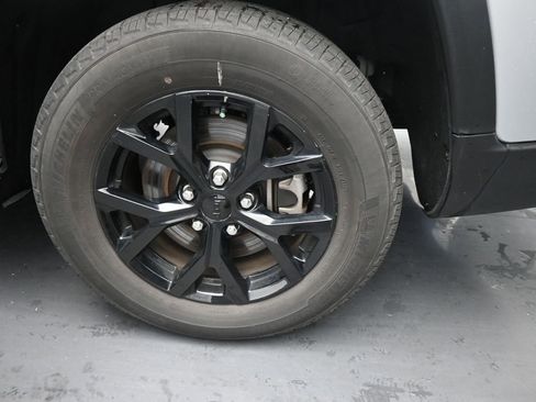 Used 2024 Jeep Grand Cherokee L Laredo AWD/4WD image 17