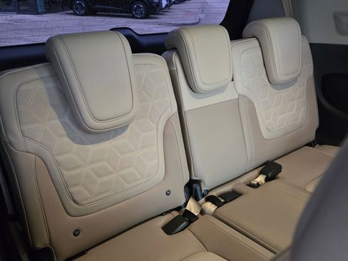 Used 2025 Nissan Armada Platinum Reserve image 13