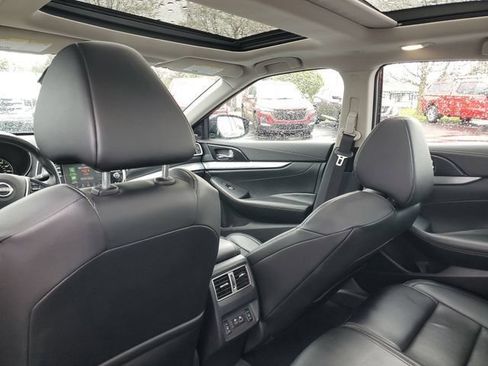 Used 2023 Nissan Maxima SL FWD image 9