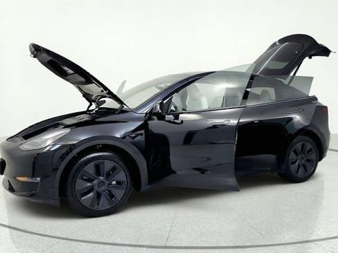 Used 2025 Tesla Model Y Long Range AWD/4WD image 14