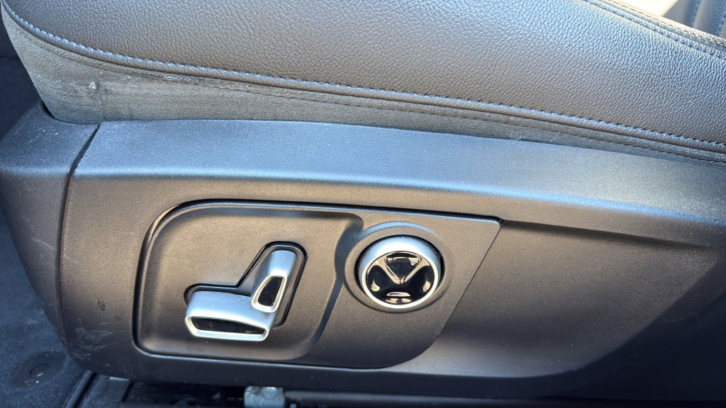 Certified 2023 Maserati Levante GT AWD/4WD image 20