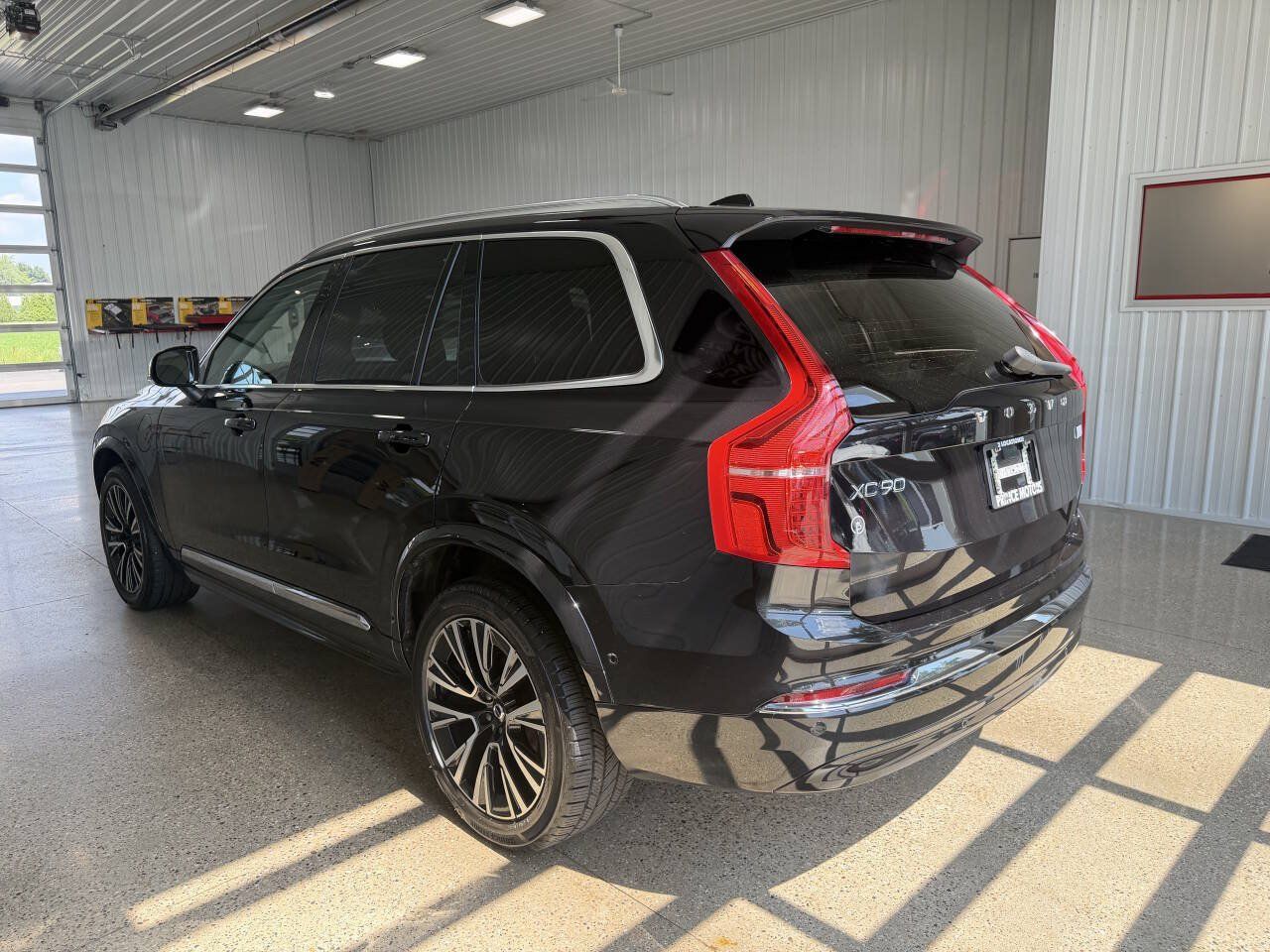 Used 2024 Volvo XC90 T8 Plus AWD/4WD image 3