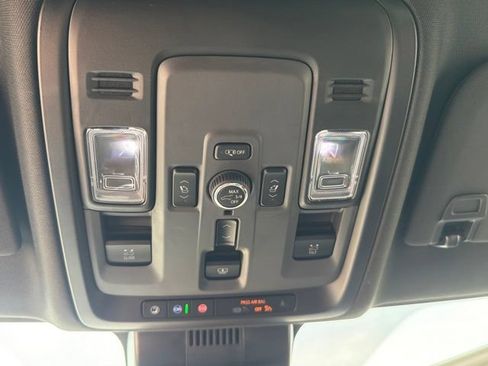 Used 2025 GMC Yukon Denali w/ Sun & Power Step Package AWD/4WD image 33