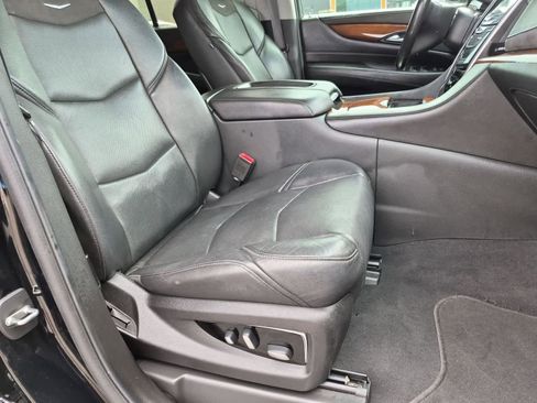 Used 2019 Cadillac Escalade ESV 2WD image 21