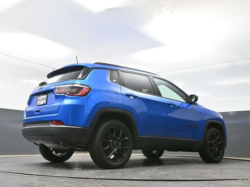 Used 2025 Jeep Compass Latitude w/ Altitude Special Edition AWD/4WD image 40