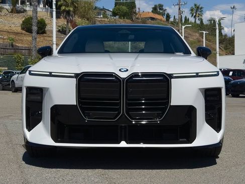 New 2027 BMW 740i w/ Executive Package RWD image 2