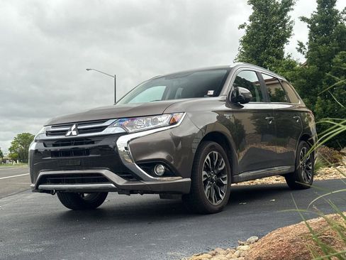 Used 2018 Mitsubishi Outlander GT AWD/4WD image 36