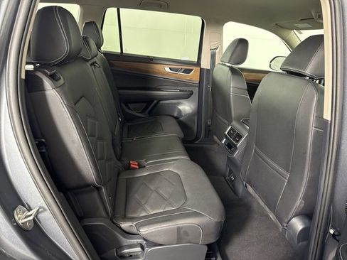 Used 2025 Volkswagen Atlas SE image 17