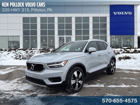 Used 2020 Volvo XC40 T5 Momentum w/ Protection Package Premier image 1