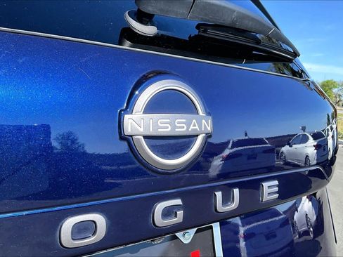 Certified 2025 Nissan Rogue SV FWD image 31
