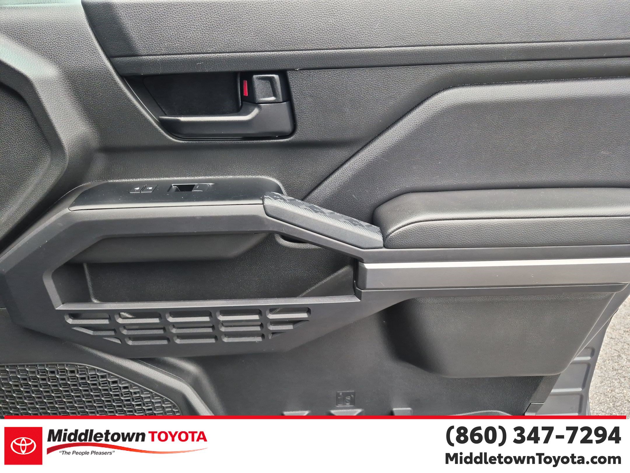 Used 2025 Toyota Tacoma SR5 AWD/4WD image 34