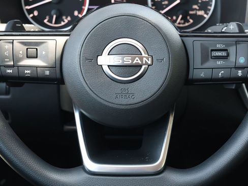 Used 2023 Nissan Rogue SV FWD image 17