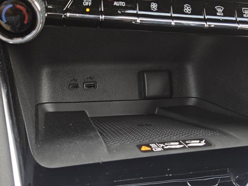 New 2026 Chevrolet Traverse LT w/ Sun and Wheel Package FWD image 19