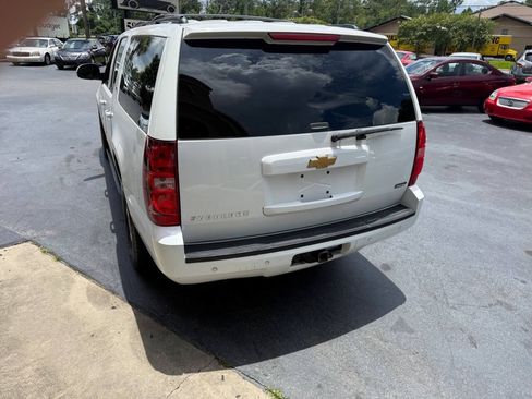 Used 2012 Chevrolet Suburban LT RWD image 4