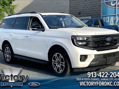 Used 2025 Ford Expedition Active AWD/4WD image 1