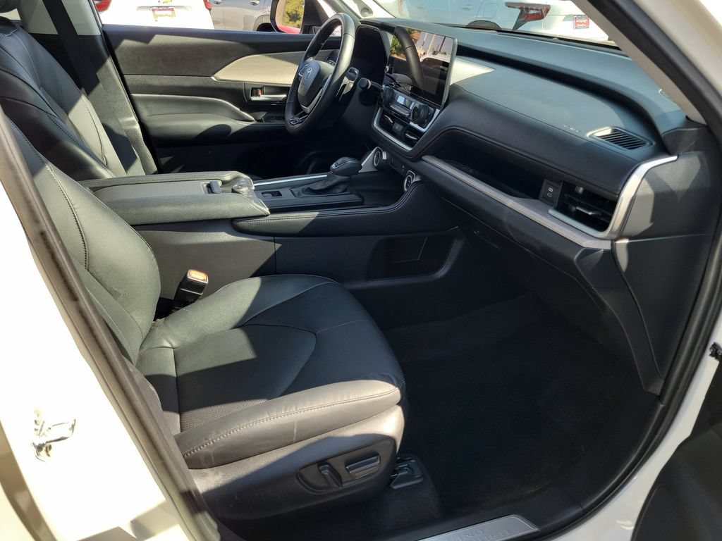 Used 2024 Toyota Grand Highlander AWD image 18