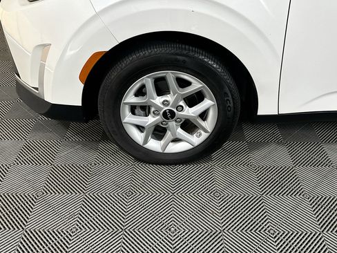 Used 2023 Kia Soul LX w/ LX Technology Package FWD image 11