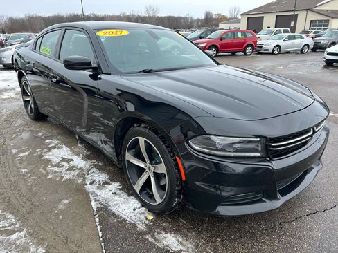 Used 2017 Dodge Charger SXT w/ Plus Group image 3