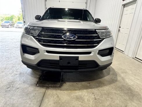 Used 2020 Ford Explorer XLT AWD/4WD image 3