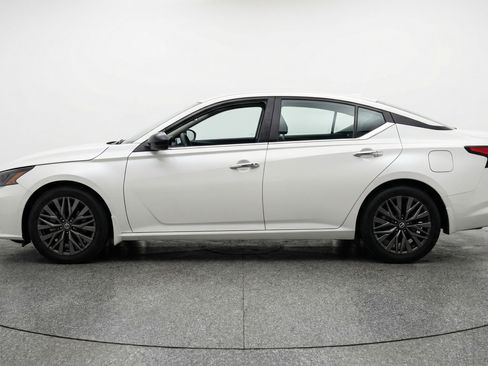 Used 2025 Nissan Altima 2.5 SV FWD image 5