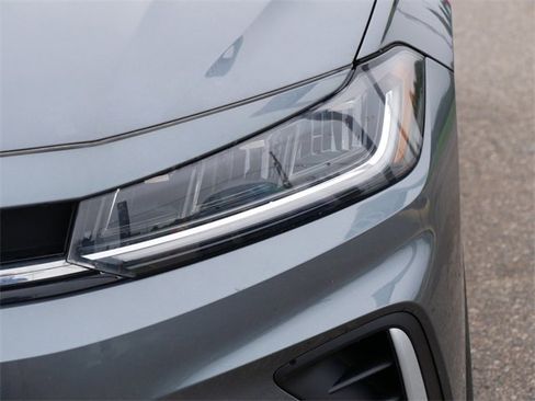 Certified 2025 Volkswagen Jetta SE image 10