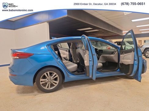 Used 2017 Hyundai Elantra SE image 18