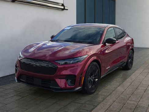 Certified 2025 Ford Mustang Mach-E GT image 7