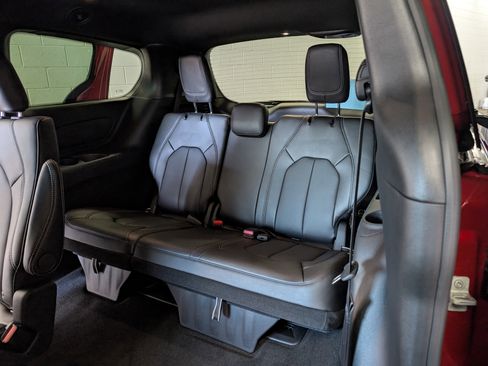 New 2026 Chrysler Pacifica Select image 6