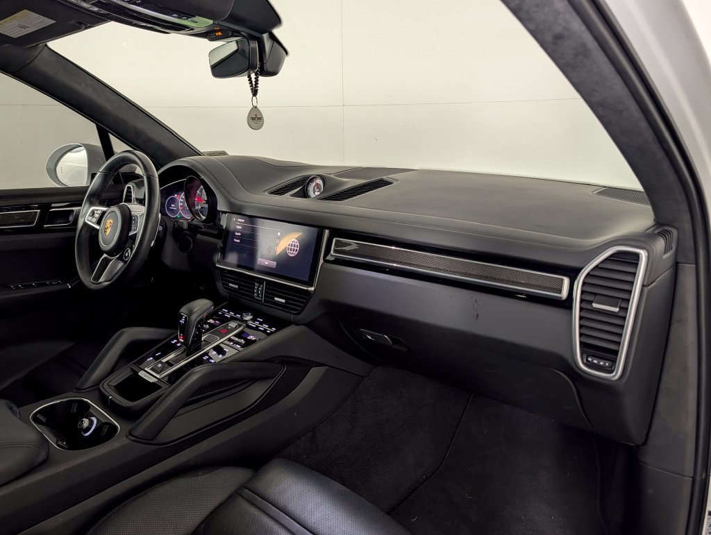 Certified 2023 Porsche Cayenne GTS AWD/4WD image 18