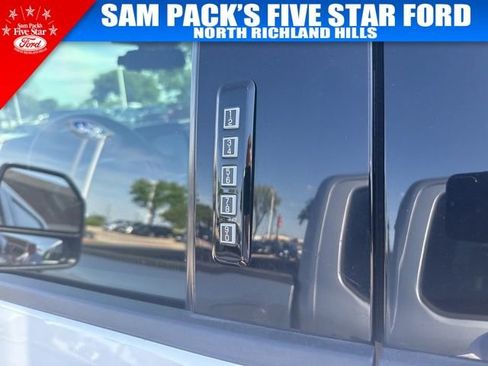 Used 2022 Ford F250 Lariat w/ Black Appearance Package image 8