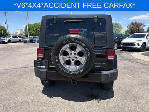 Used 2017 Jeep Wrangler Unlimited Sahara w/ Connectivity Group AWD/4WD image 9