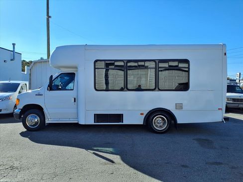 Used 2006 Ford E-350 and Econoline 350 Super Duty image 2