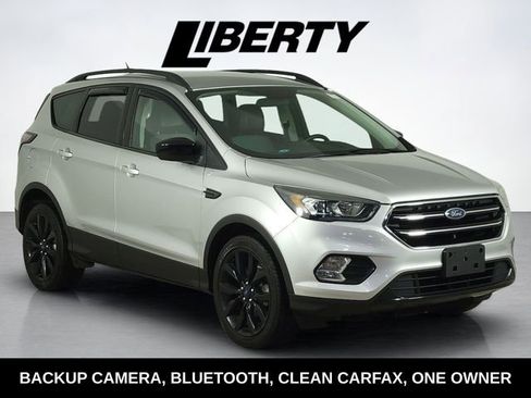 Used 2017 Ford Escape SE w/ Equipment Group 201A image 1