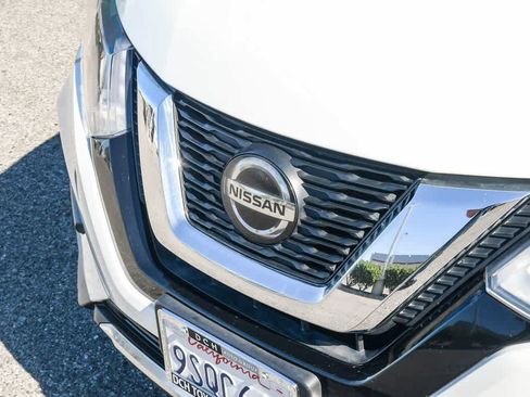 Used 2019 Nissan Rogue SV image 5