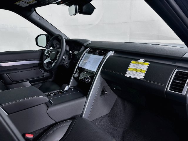 New 2026 Land Rover Discovery Limited Edition AWD/4WD image 29