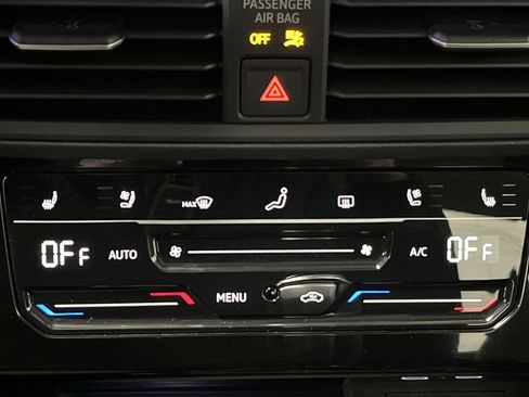 Used 2025 Volkswagen Jetta SEL image 8