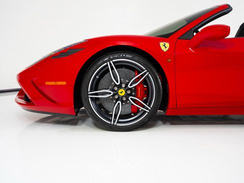Used 2015 Ferrari 458 Speciale A image 16