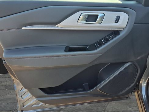New 2026 Ford Explorer Active RWD image 19