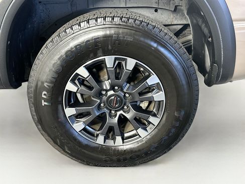 Used 2021 Nissan Titan PRO-4X w/ Pro-4x Convenience Package AWD/4WD image 11