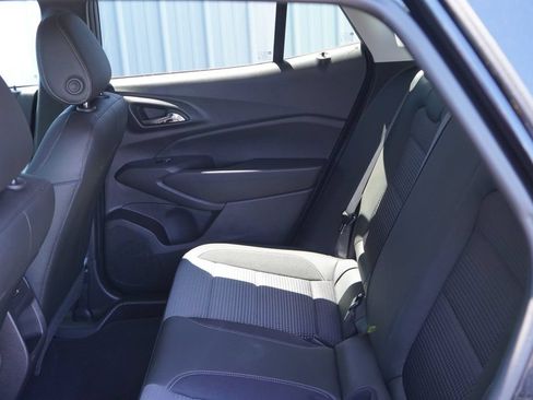 Used 2025 Chevrolet Trax LT w/ LT Convenience Package FWD image 26