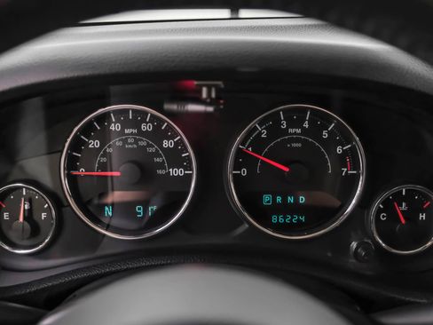 Used 2014 Jeep Wrangler Unlimited Sahara image 12